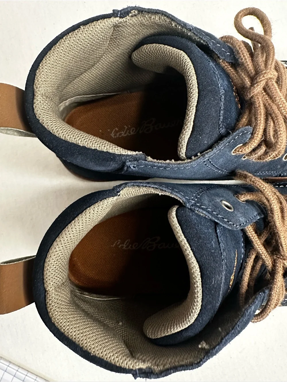 Men’s Eddie Bauer Navy Suede Chukka Boots with Brown Accents sz.10
